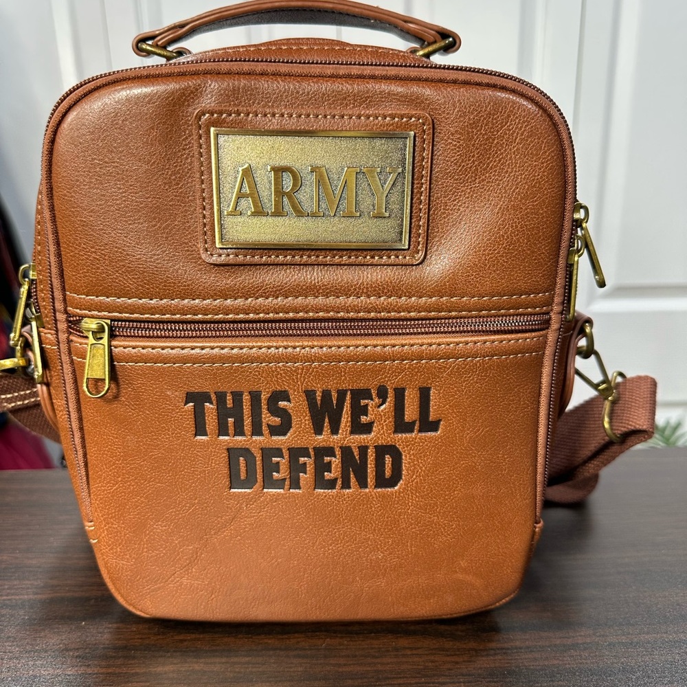 U.S. Army Faux Leather Gear Organizer Bag With Metal Plaque - Picture 2 of 15